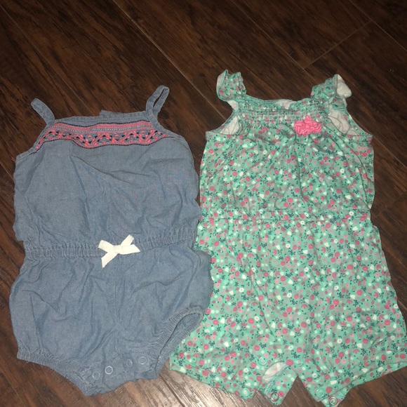 2 rompers - Picture 1 of 3